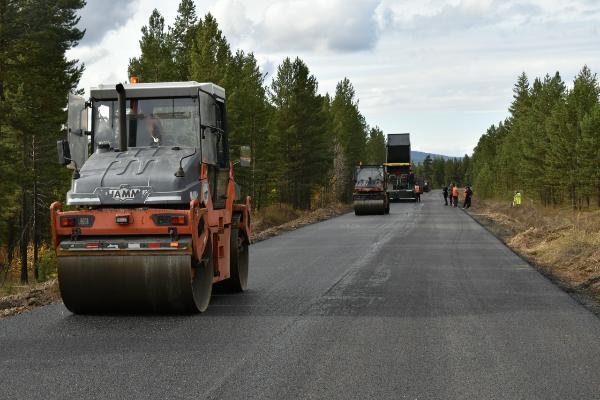 В Бурятии от Новоильинска в сторону Горхона асфальтируют дорогу.