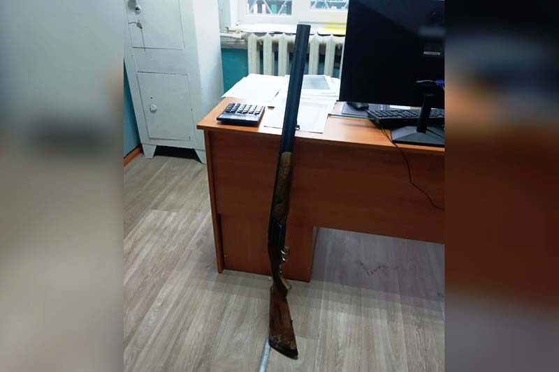 Житель Бурятии при уборке в сарае нашёл огнестрельное ружьё